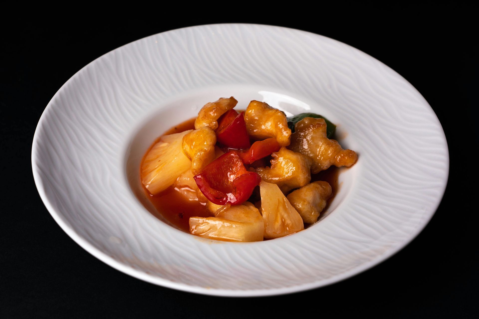 Grapefruit-flavored boiled shrimp, pineapple salsa scallops