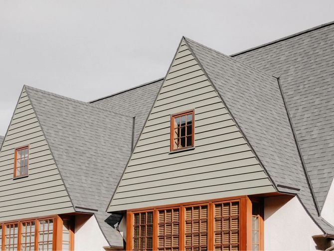 A row of houses with a triangle shaped roof