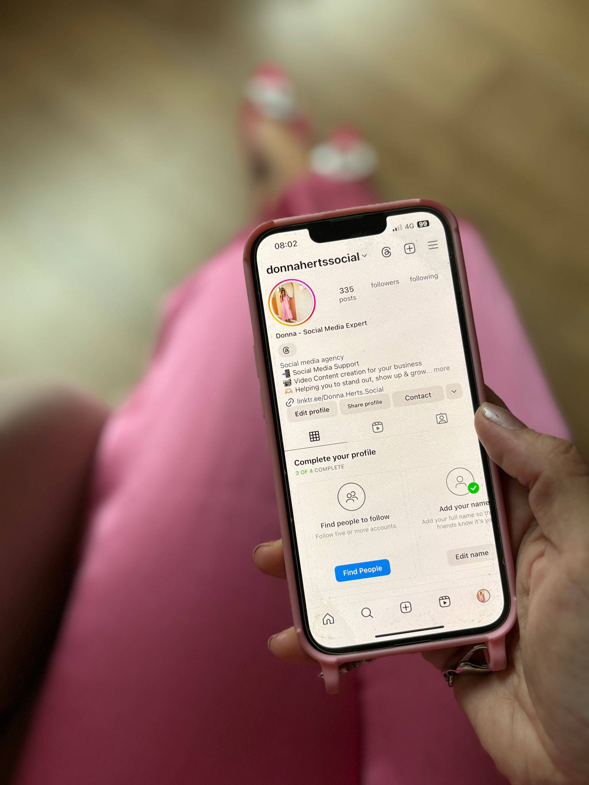 donna herts social - instagram app - in person training - social media expert- account audit - i phone