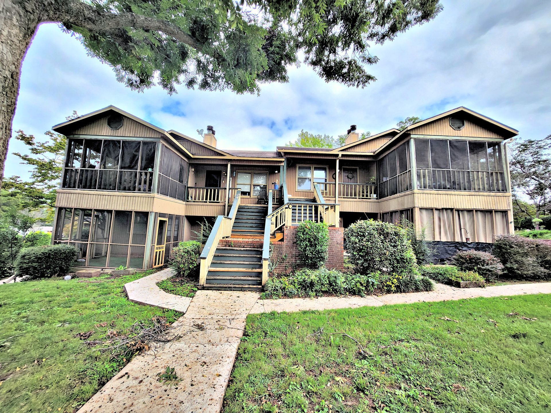 Oak Square Apartments