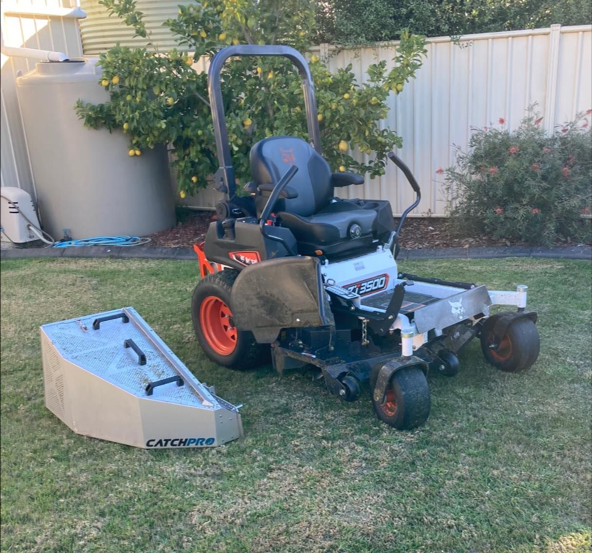ride on mower with catcher