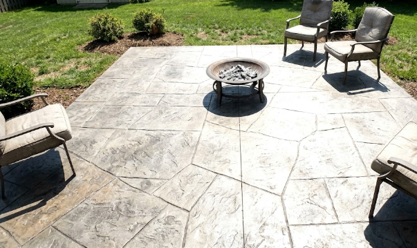 Beautiful stamped concrete patio in Summerville SC looking like natural slate stone.