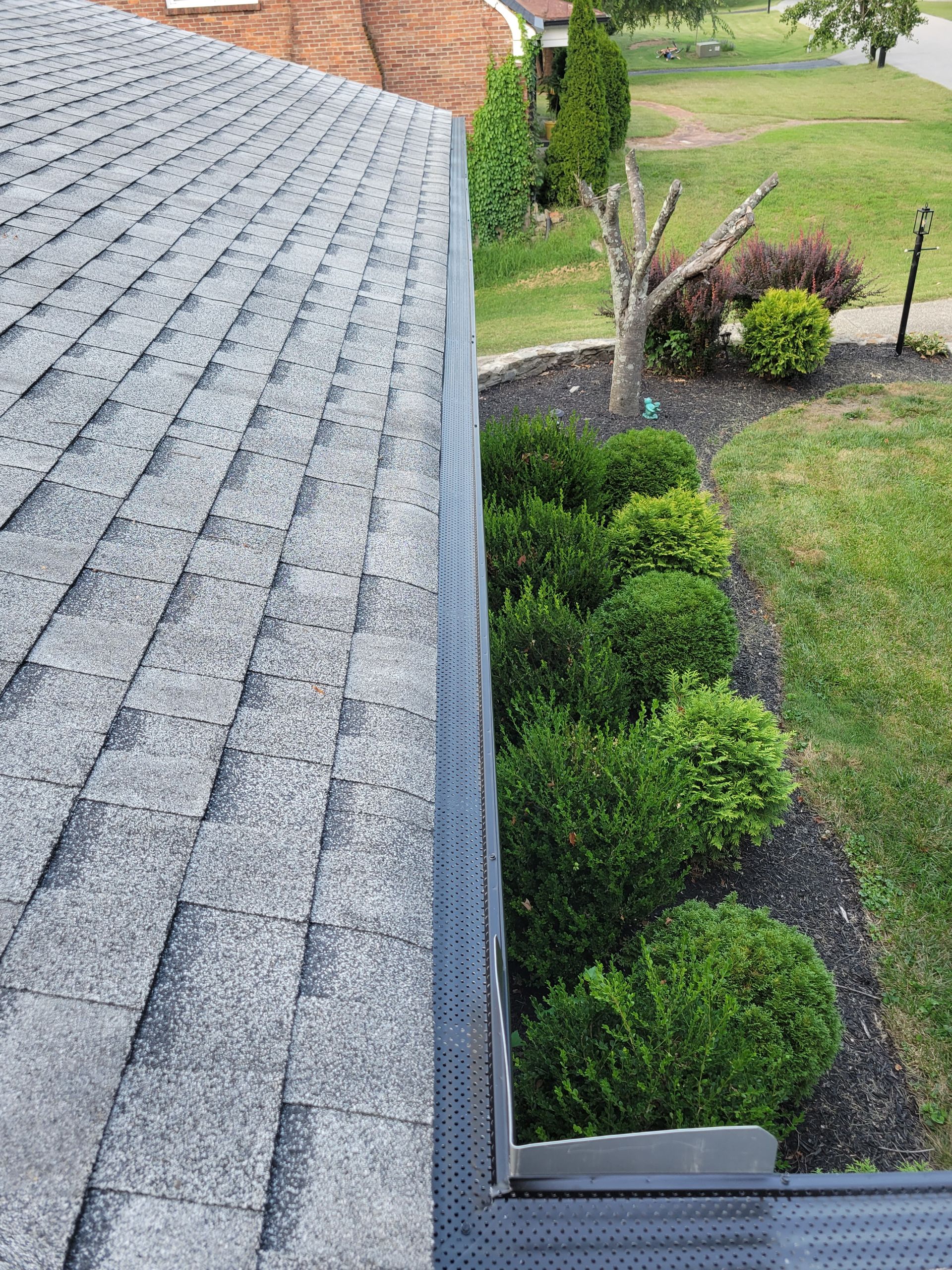 Clean gutters Louisville, KY Claxton Gutter Cleaning