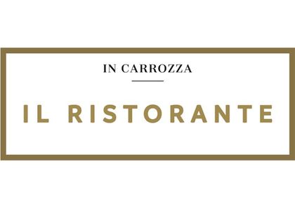 Logo con la scritta “In Carrozza” sopra “Il Ristorante” in oro all'interno di un bordo rettangolare su sfondo bianco.