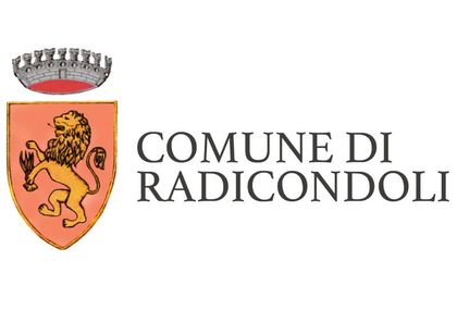 Logo del Comune di Radicondoli con scudo rosso e stemma del leone