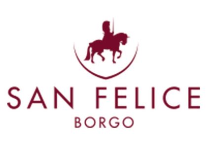 Logo di San Felice Borgo con cavaliere color bordeaux a cavallo sopra il nome su sfondo bianco