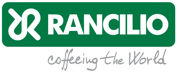 Logo di Rancilio con banner verde e slogan grigio scritto a mano "il caffè del mondo"
