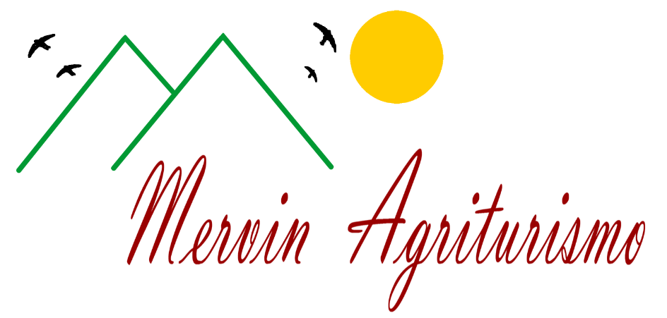 Logo con montagne verdi, uccelli neri, un sole giallo e la scritta rossa