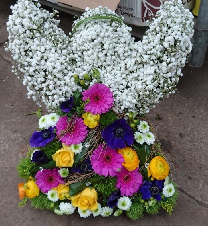Ein Schmetterling aus Schleierkraut und Blumen