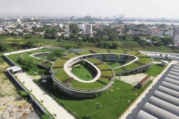 01_aerial_view_from_SW