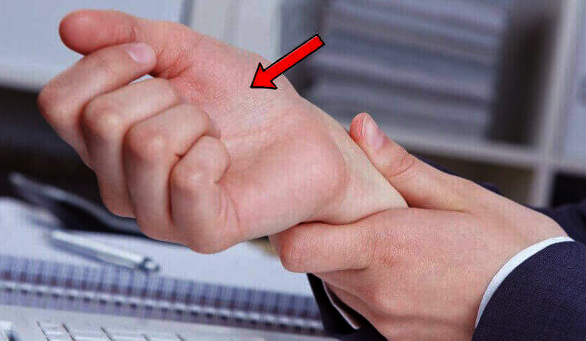 arrow pointing to thumb muscle