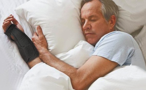 man sleeping with a night brace