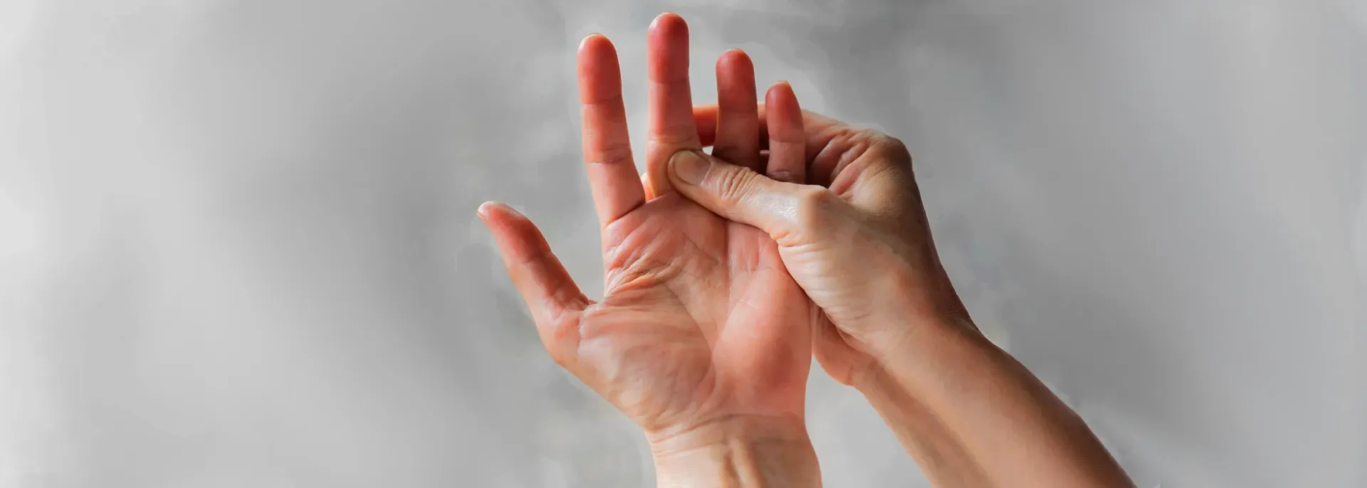 Rubbing to relieve finger numbness