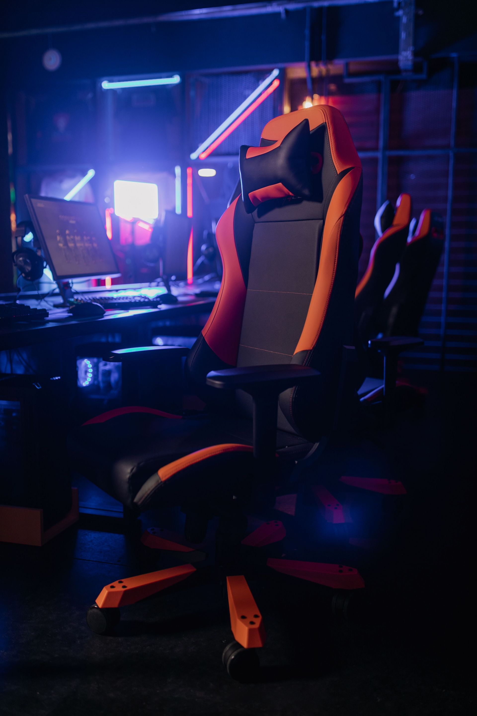 Gaming room acoustic and lighting detail