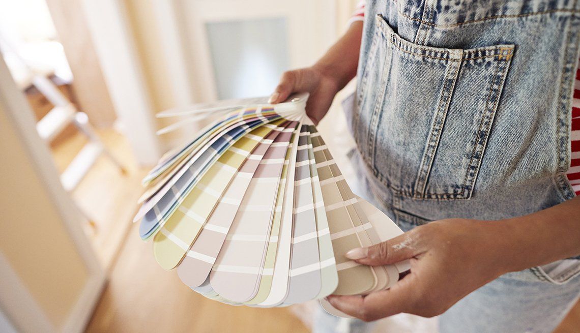 painter in Oahu with colors to choose from