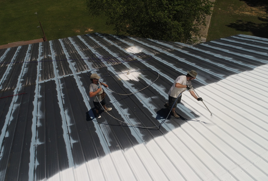 commercial painting Oahu team on roof