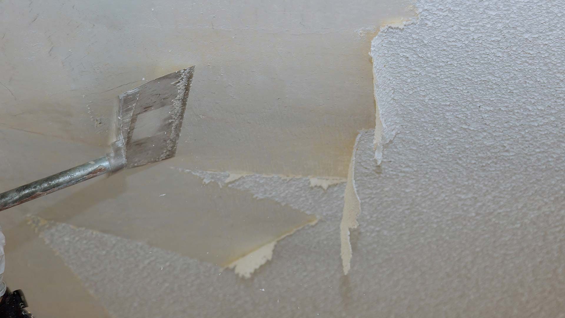 popcorn ceiling being scraped off in Oahu