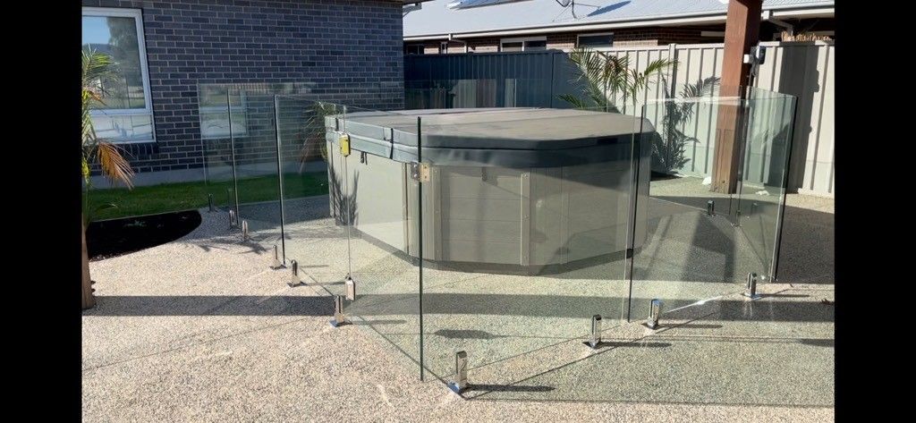 Glass Pool Fencing Custom Built in Shepparton, Yarrawonga, Wangaratta, Seymour, Mansfield, Benalla, Wagga.. Northern Victoria