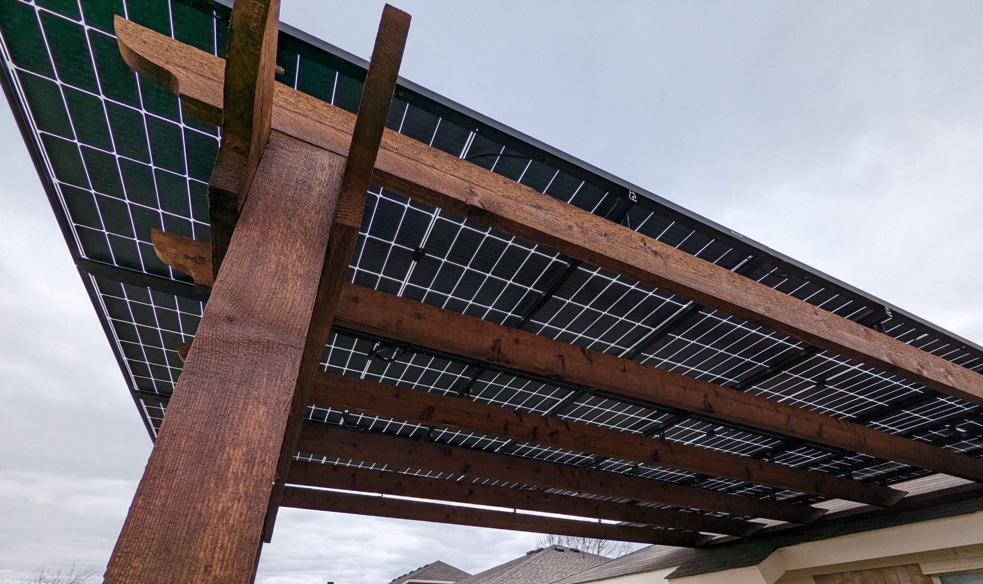 A wooden structure with solar panels on top of it.