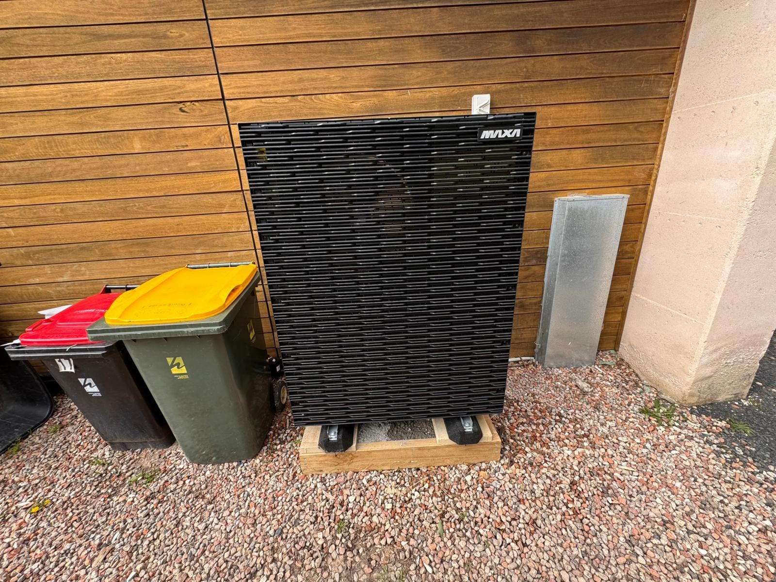 Maxa Monoblock hydronic heat pump system designed and installed by O’Brien Electrical Warrnambool. Air to water heat pump hydronic system installed in Warrnambool home replacing gas boiler with electric solution.
