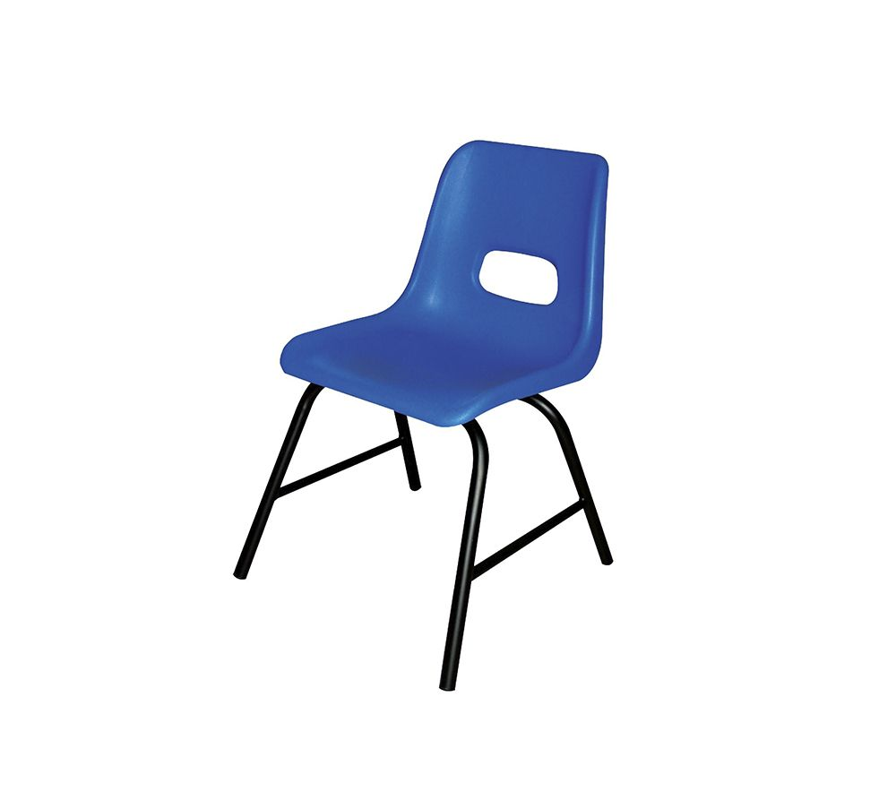Silla de plástico azul con patas de metal negro.