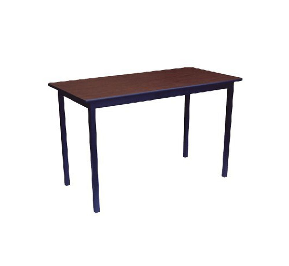 Mesa rectangular de color marrón con patas negras, aislada sobre fondo blanco.