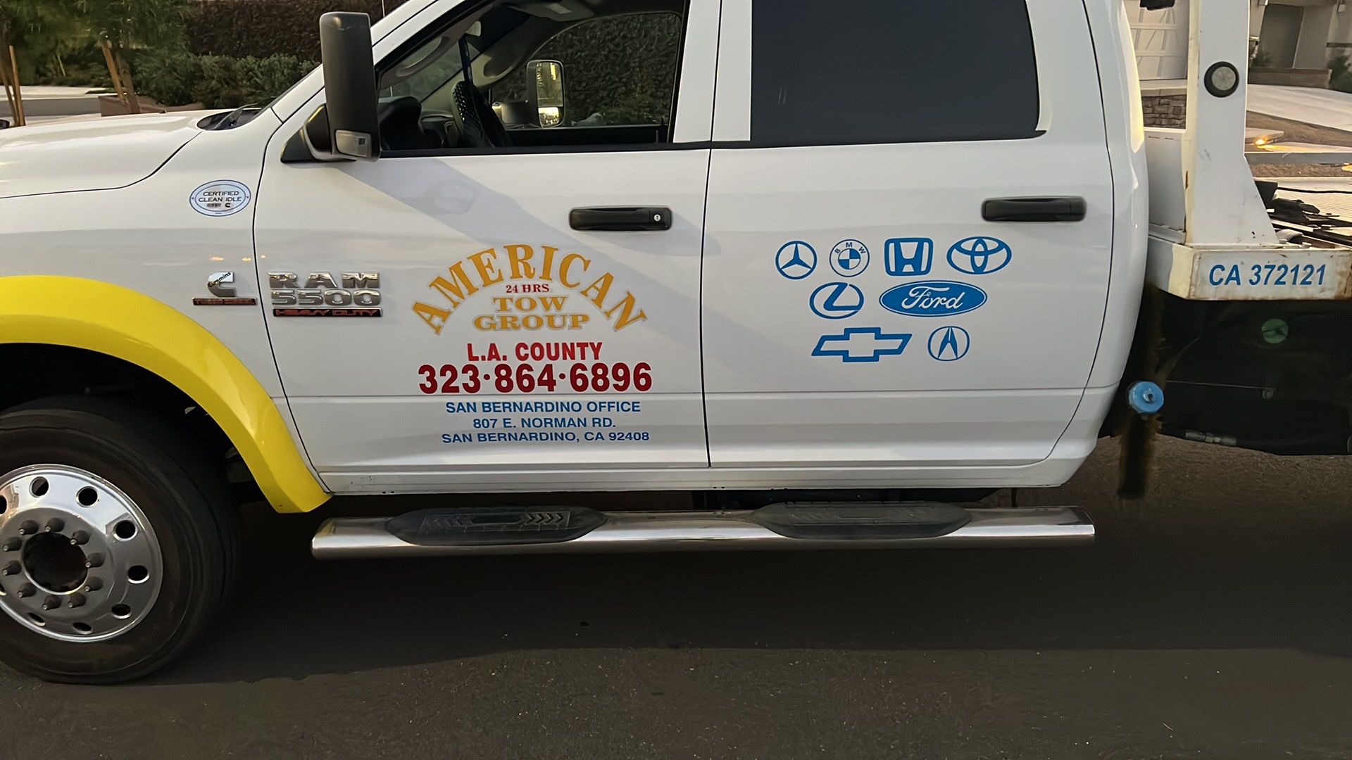 A car is sitting on top of a tow truck.