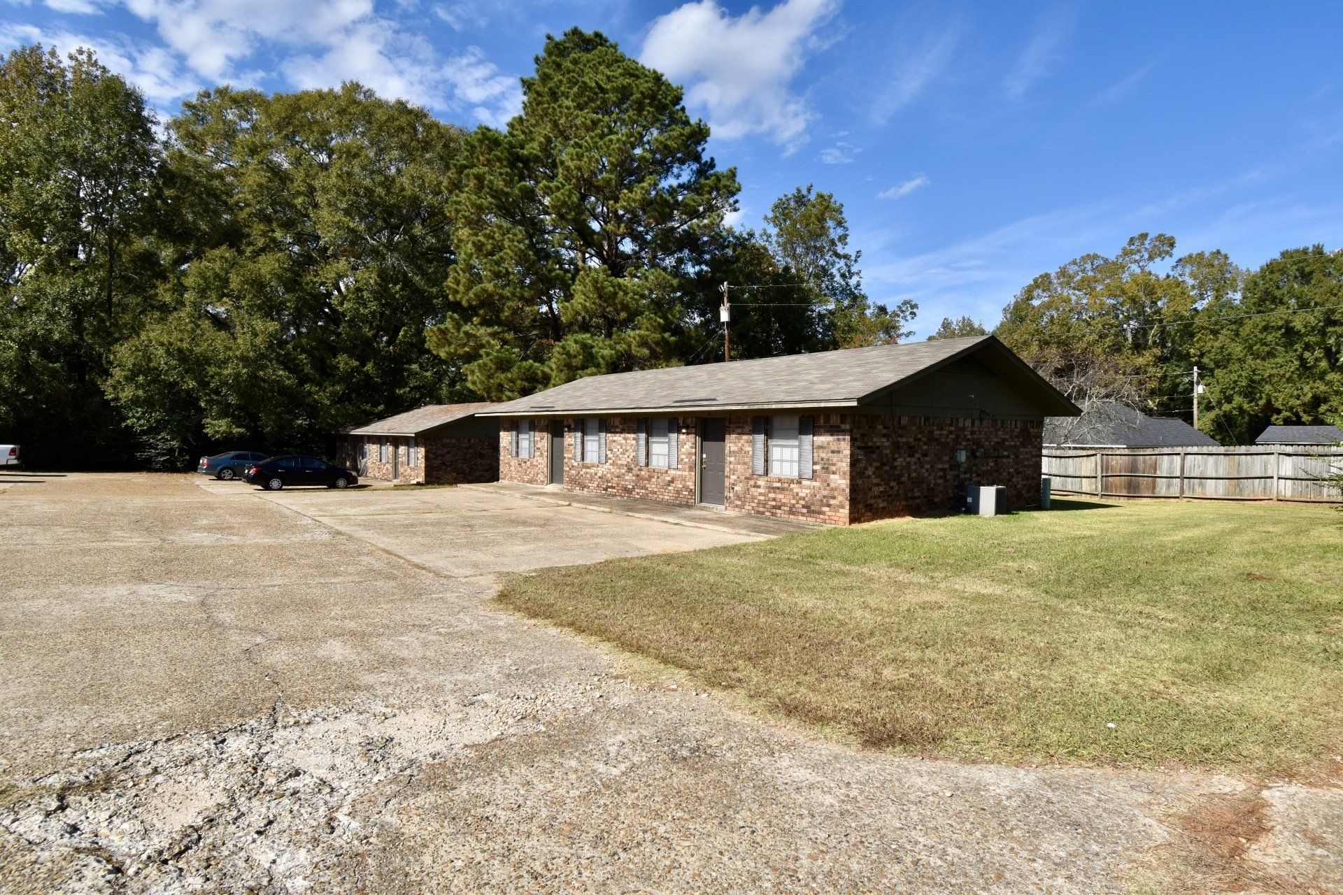 Kavanaugh Road Apartments