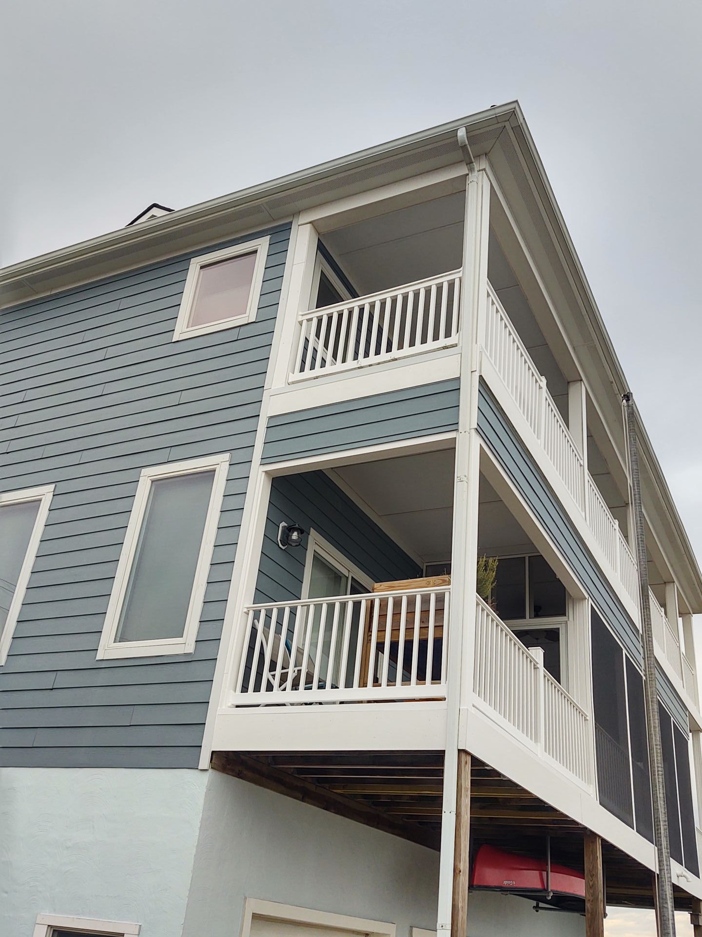 side view of screen porch, grey with white trim