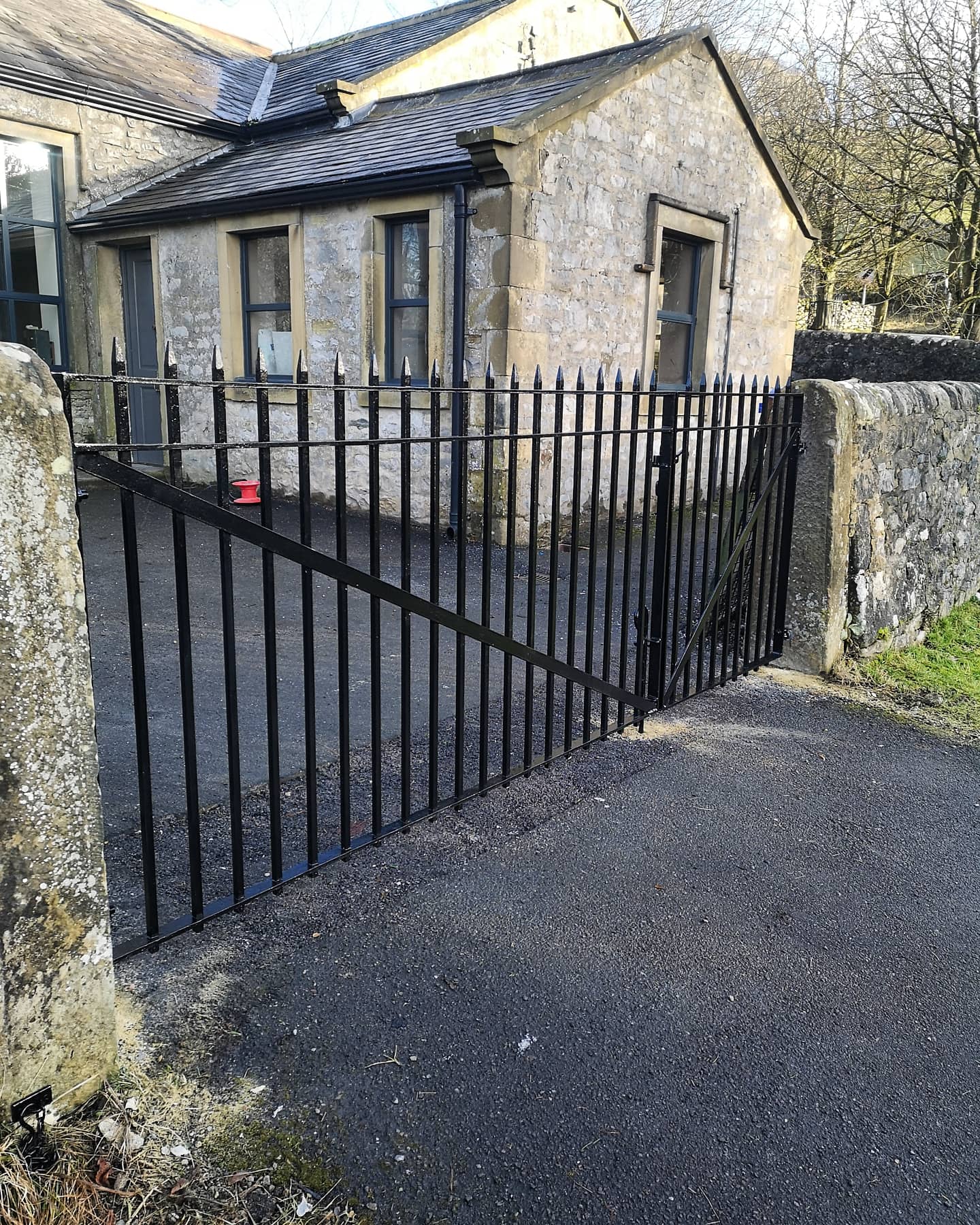 metal gate