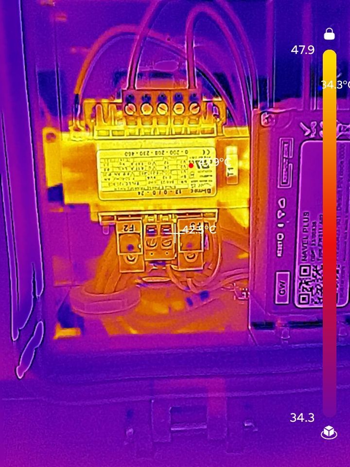 Thermal image of electrical components, showing hot spots in yellow/orange. Temperature scale ranges from 34.3°C to 143°C.
