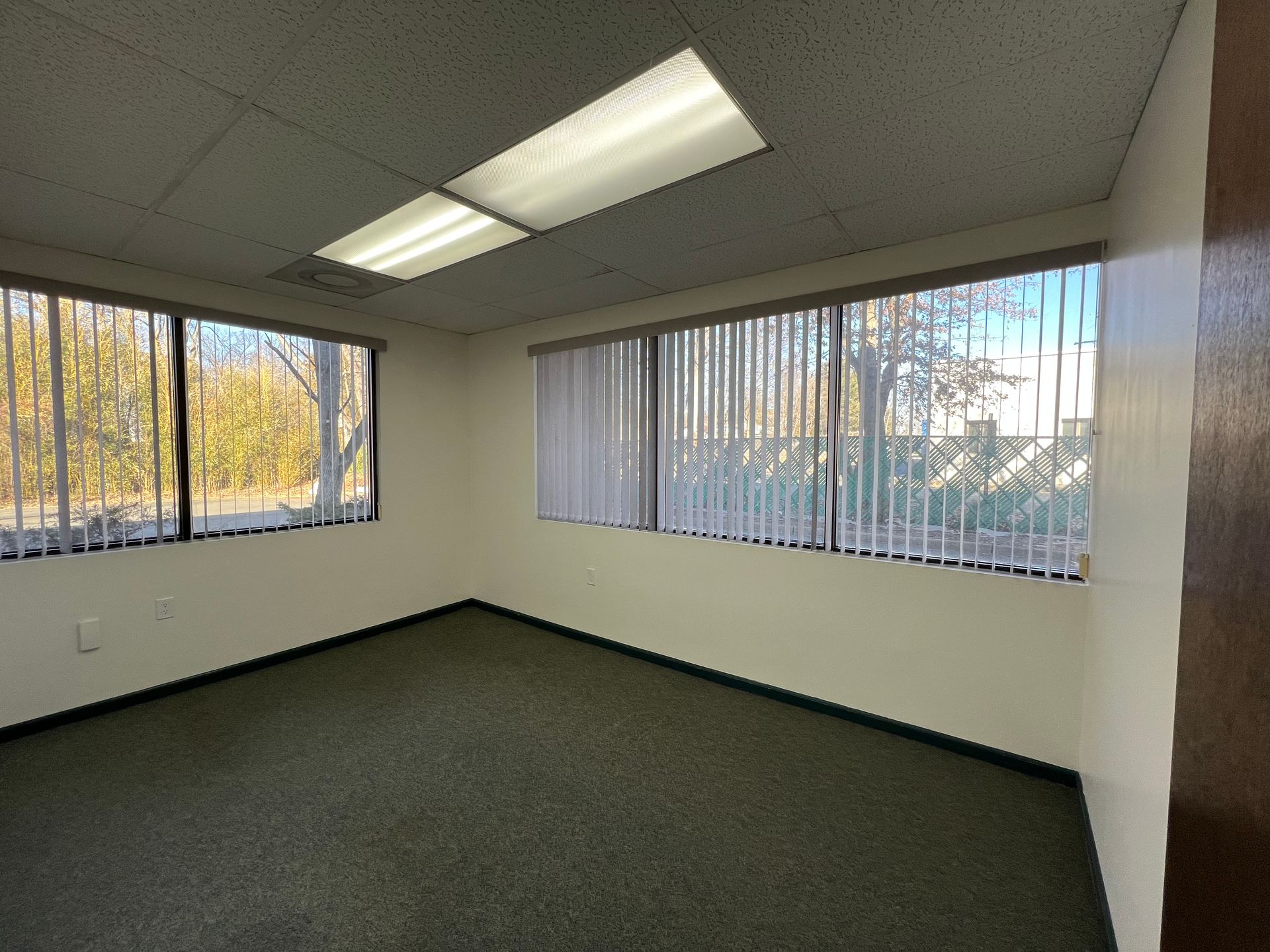 An empty room with a lot of windows and blinds