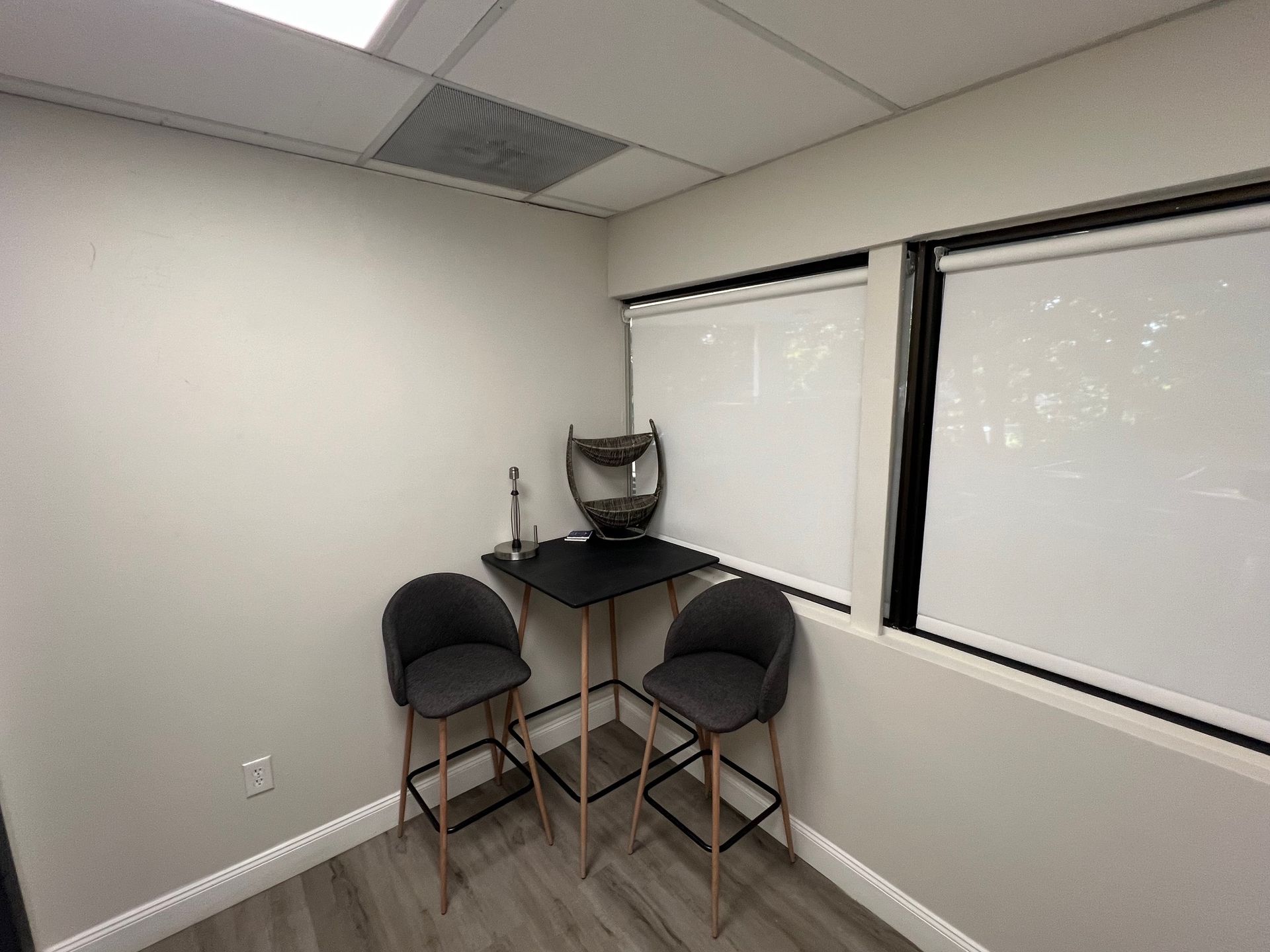 A small room with two chairs and a table.