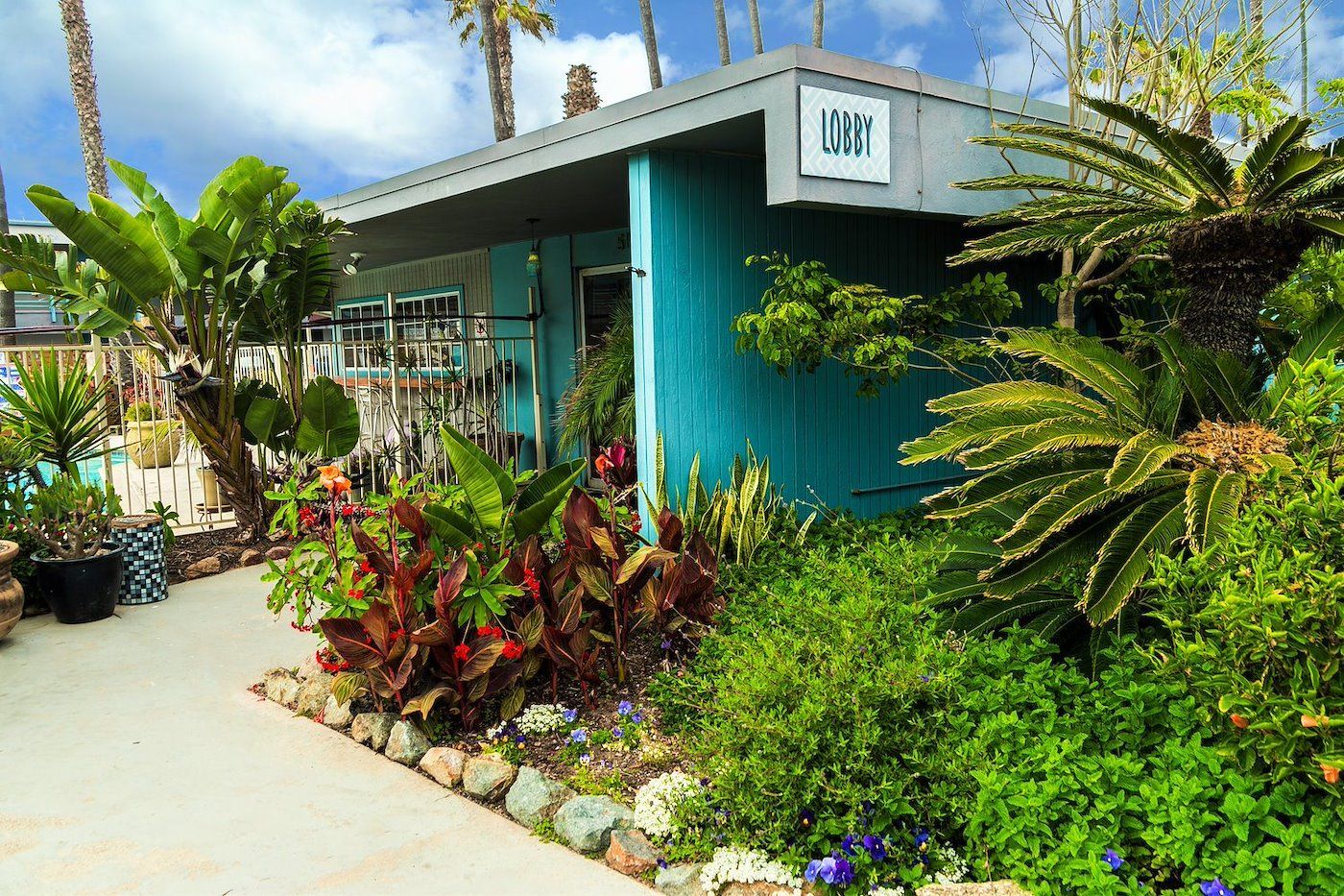 Small turquoise shop 