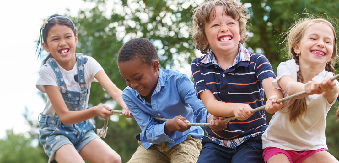 kids playing tug a rope