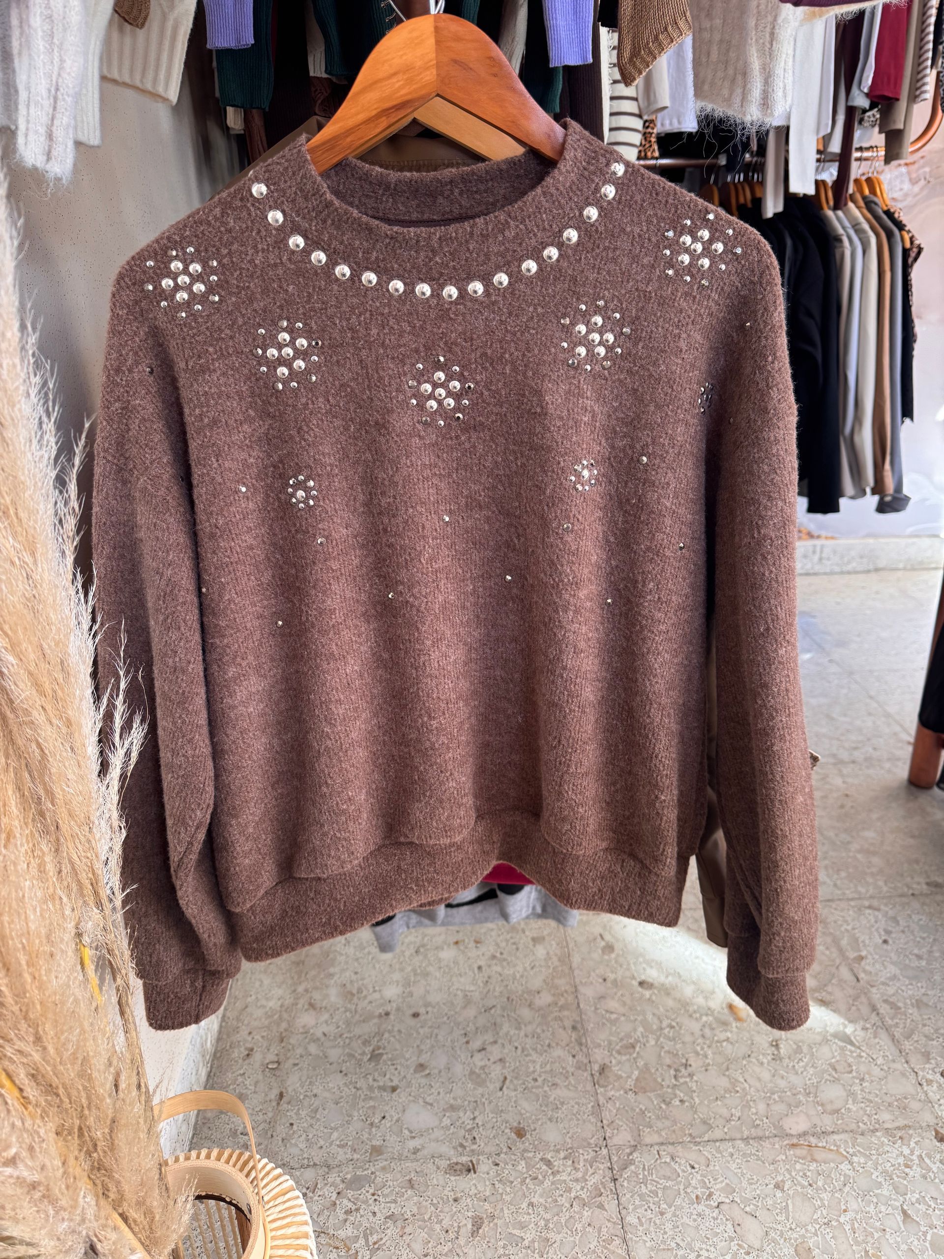 Sweater lanilla con tachas