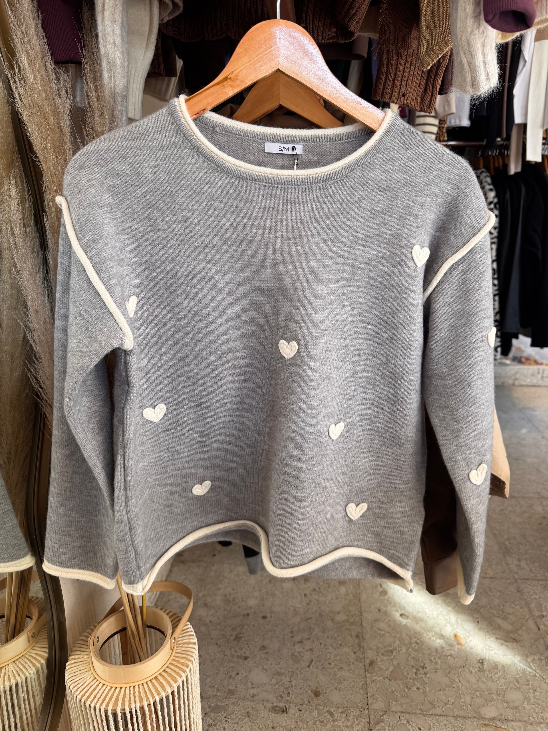 Sweater corazones.