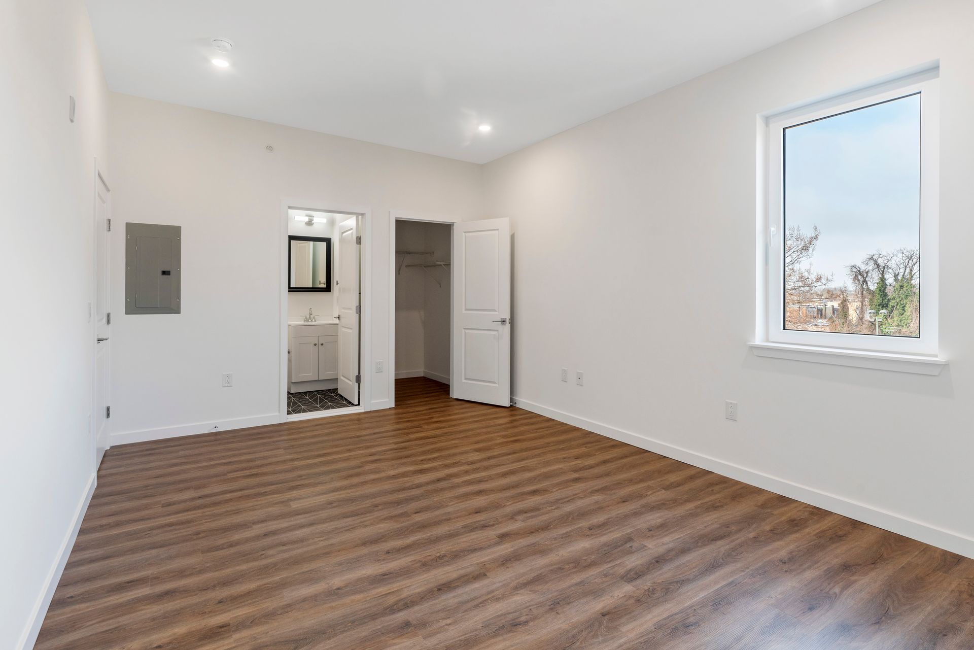 Interior Photo of 54th Street