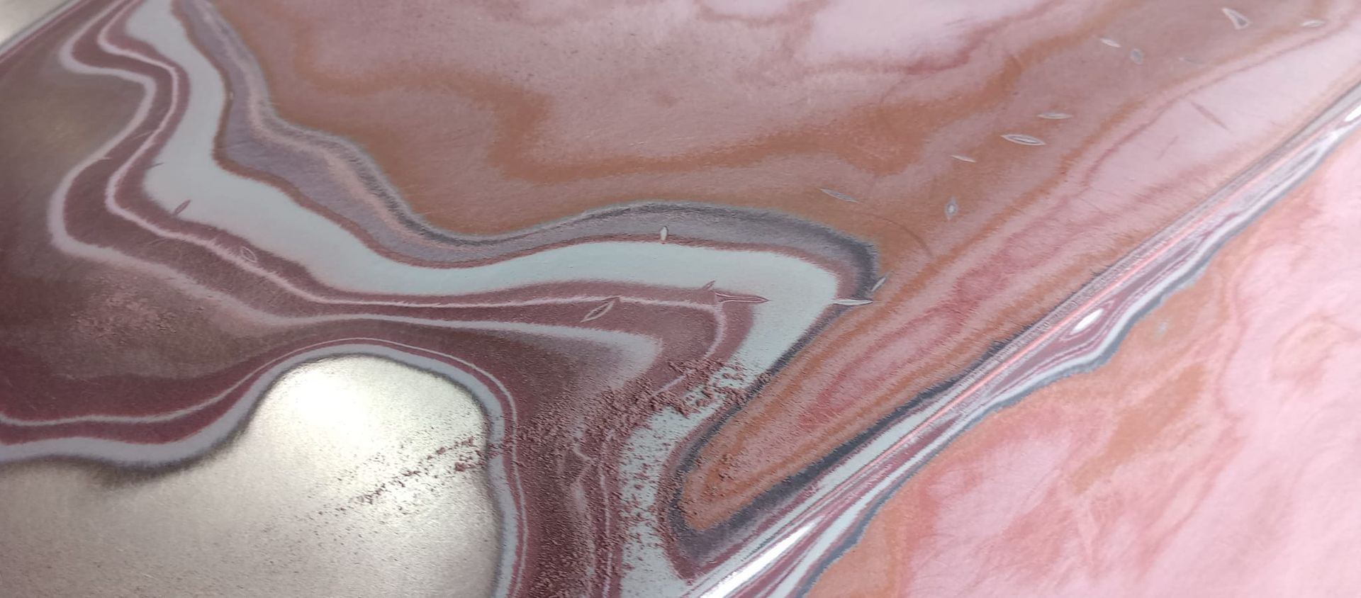 A close up of a marbled surface with a swirl pattern.