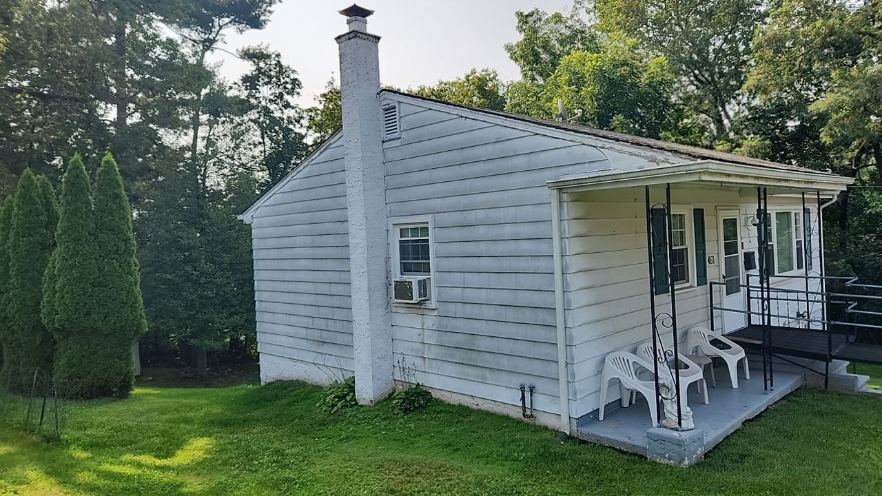 Photo of house with old siding before replacement.