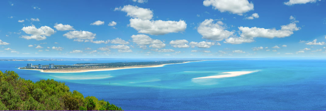Há uma pequena ilha no meio do oceano.