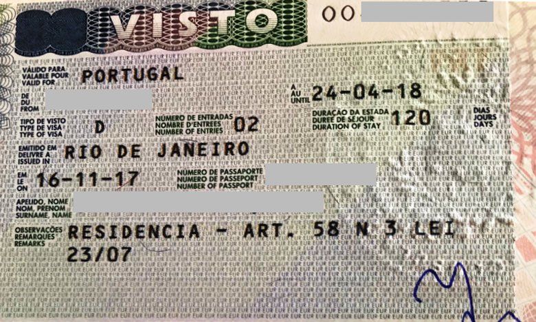 Um close de um passaporte que diz portugal