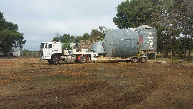 Ute and Field Bin - Shea-Oak Log, SA - Leske Engineering