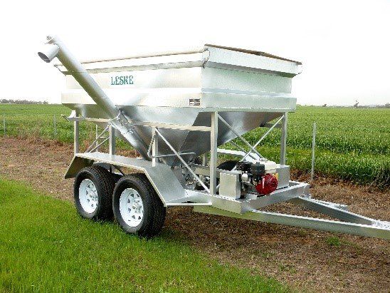 Ton Trailing Feed Out Bin With Auger - Leske Engineering