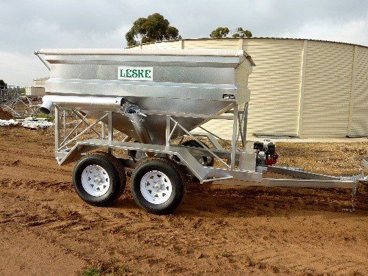 Ton Trailing Feed Out Bin With Auger Front View - Shea-Oak Log, SA - Leske Engineering