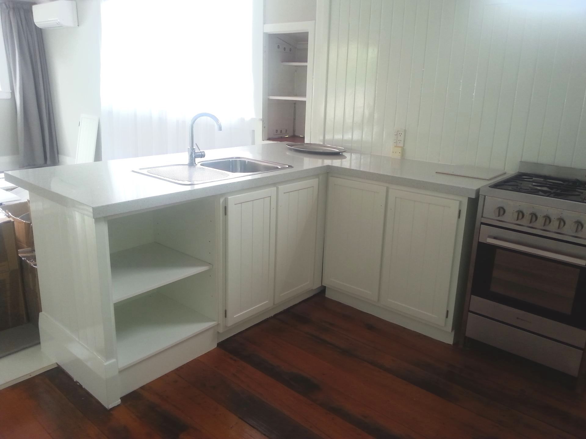 White Paint Cabinet - Auckland, NZ - Papakura Furniture & Door Refinishers Limited White Paint Cabinet - Auckland, NZ - Papakura Furniture & Door Refinishers Limited