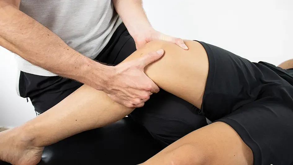 Apache Brave Sports Therapy assesing runners injury