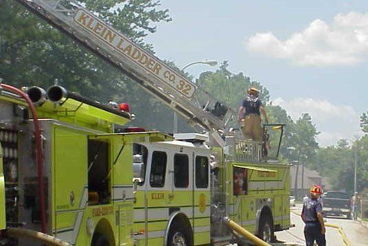 A Klein fire ladder 32 on an emergency scene.