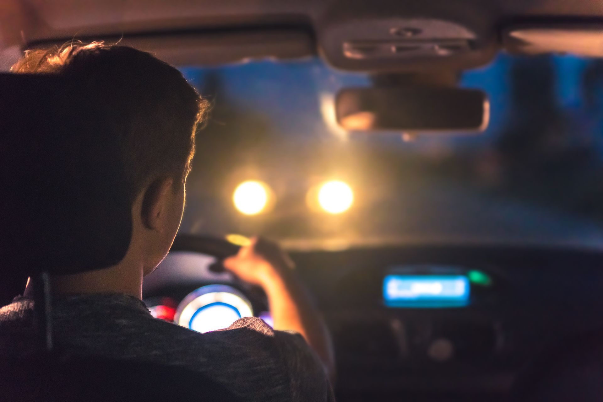 How Glare from Damaged and Scratched Windshields Impacts Night Driving Visibility and Safety | Yuma 