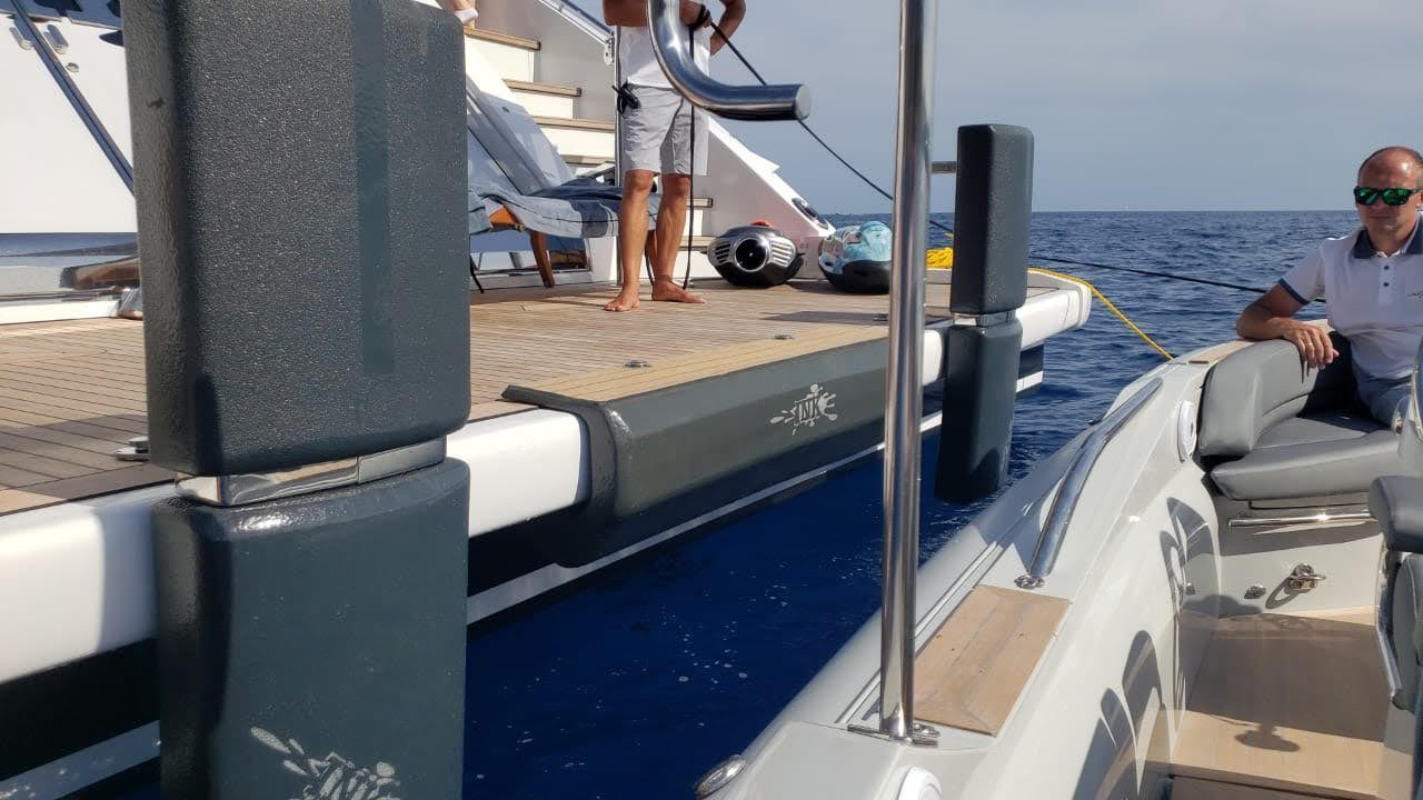 accessories for yachts
CUSTOM YACHT FENDER